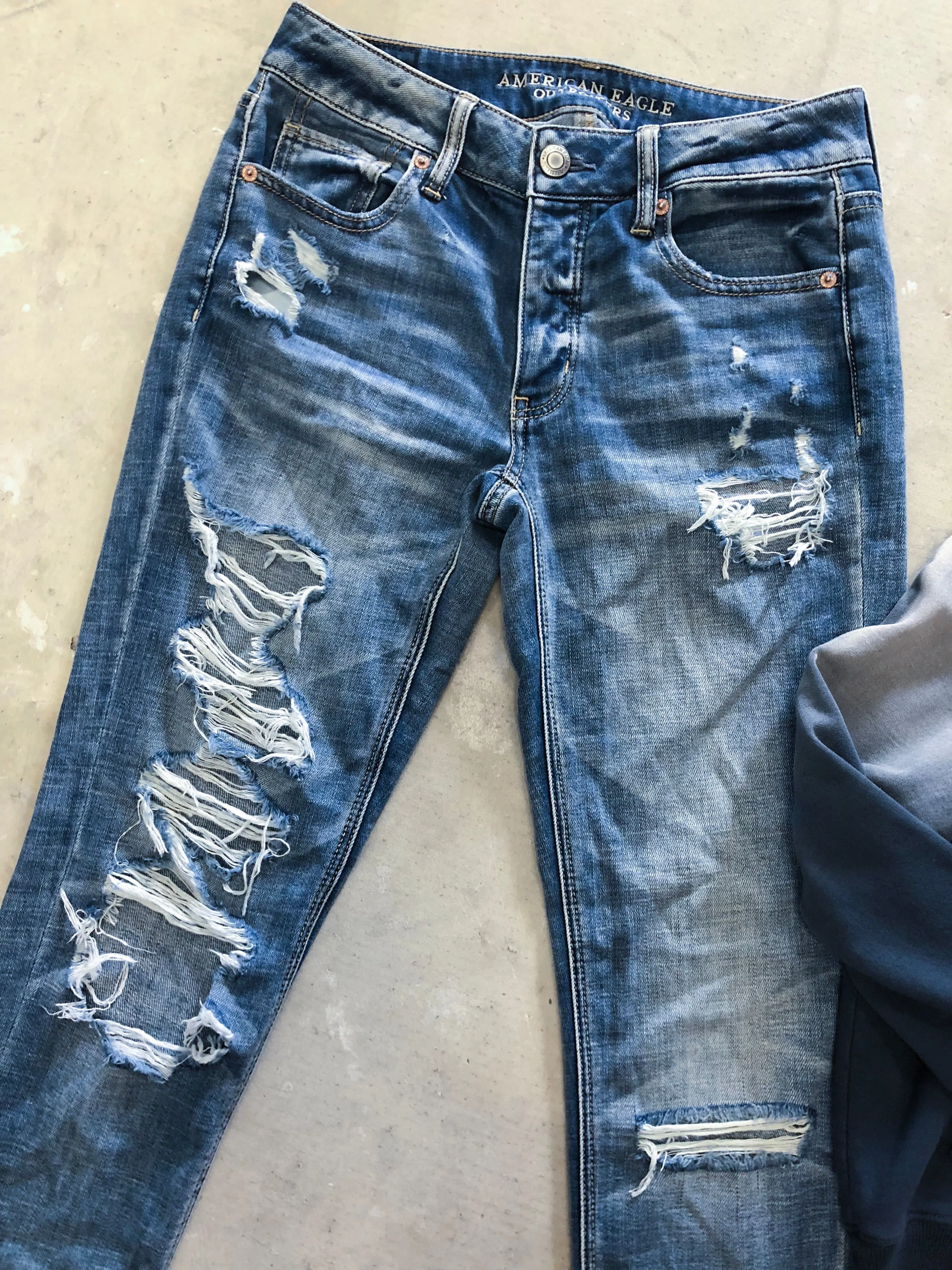 American Eagle Ripped Jeans - Size 0