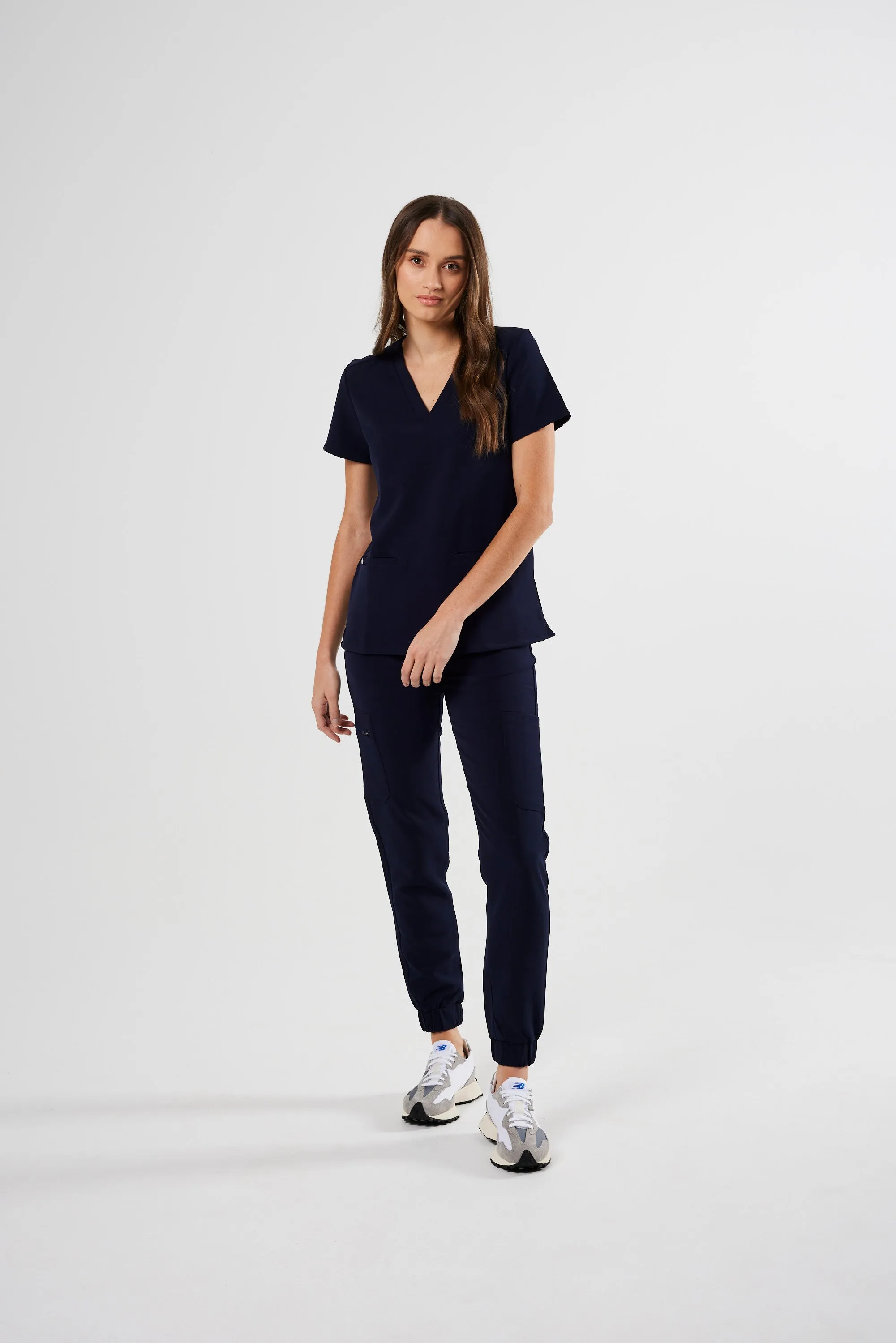 FLEX TWO-POCKET WOMEN'S SCRUB TOP (NAVY)