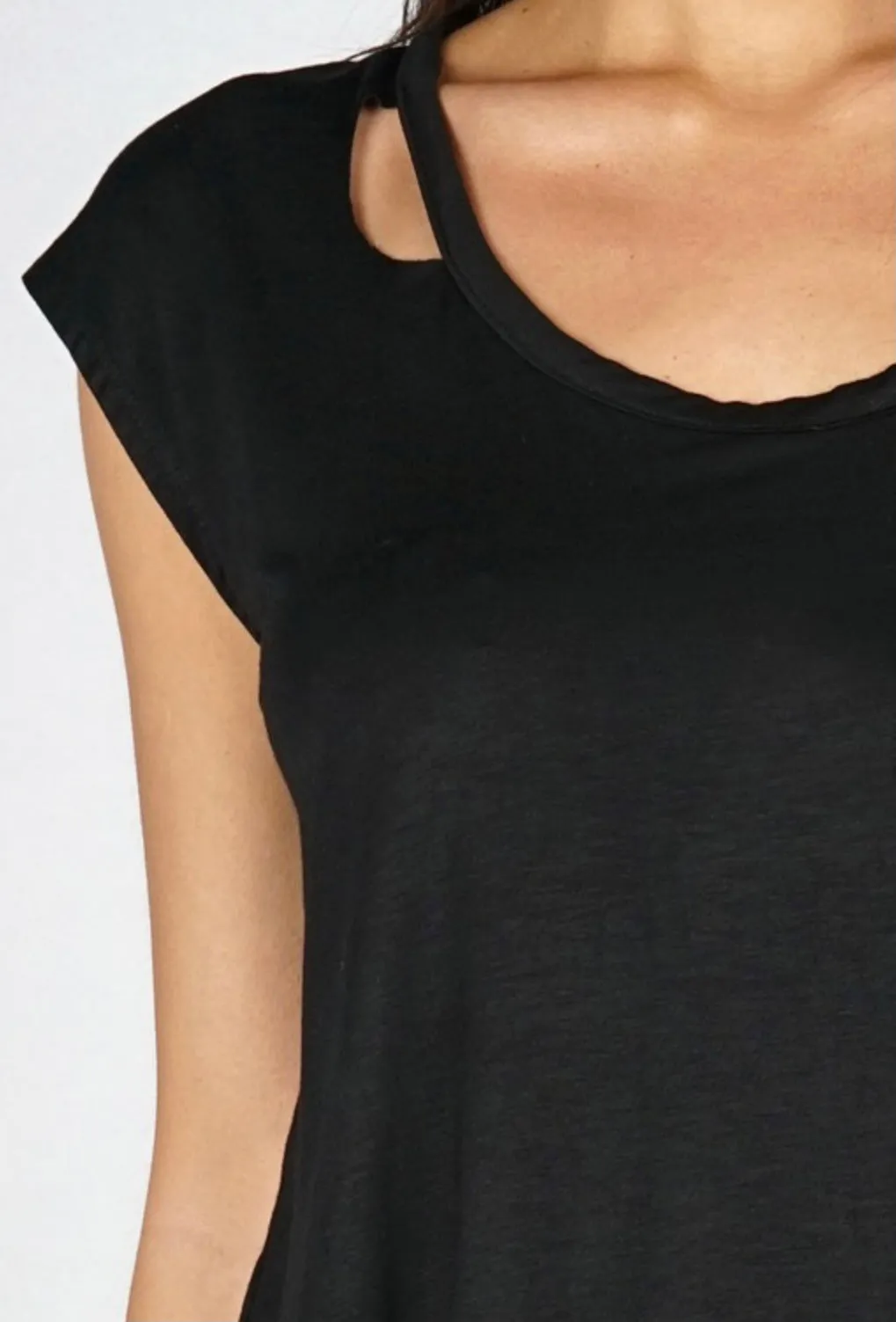 Onyx Tee