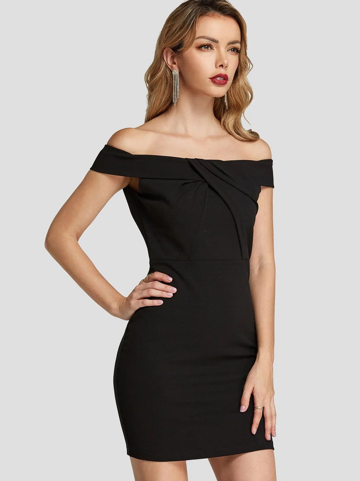 Wholesale Black Off The Shoulder Short Sleeve Plain Pleated Mini Dresses
