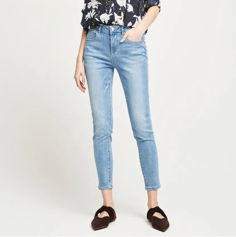 Women's Spring/Summer Casual Cotton Short Jeans